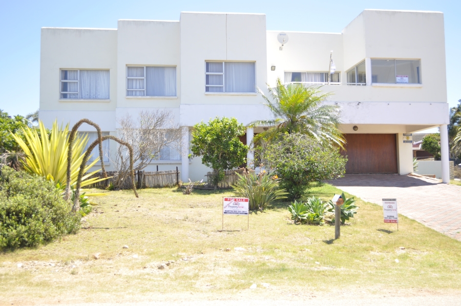 5 Bedroom Property for Sale in Wavecrest Eastern Cape